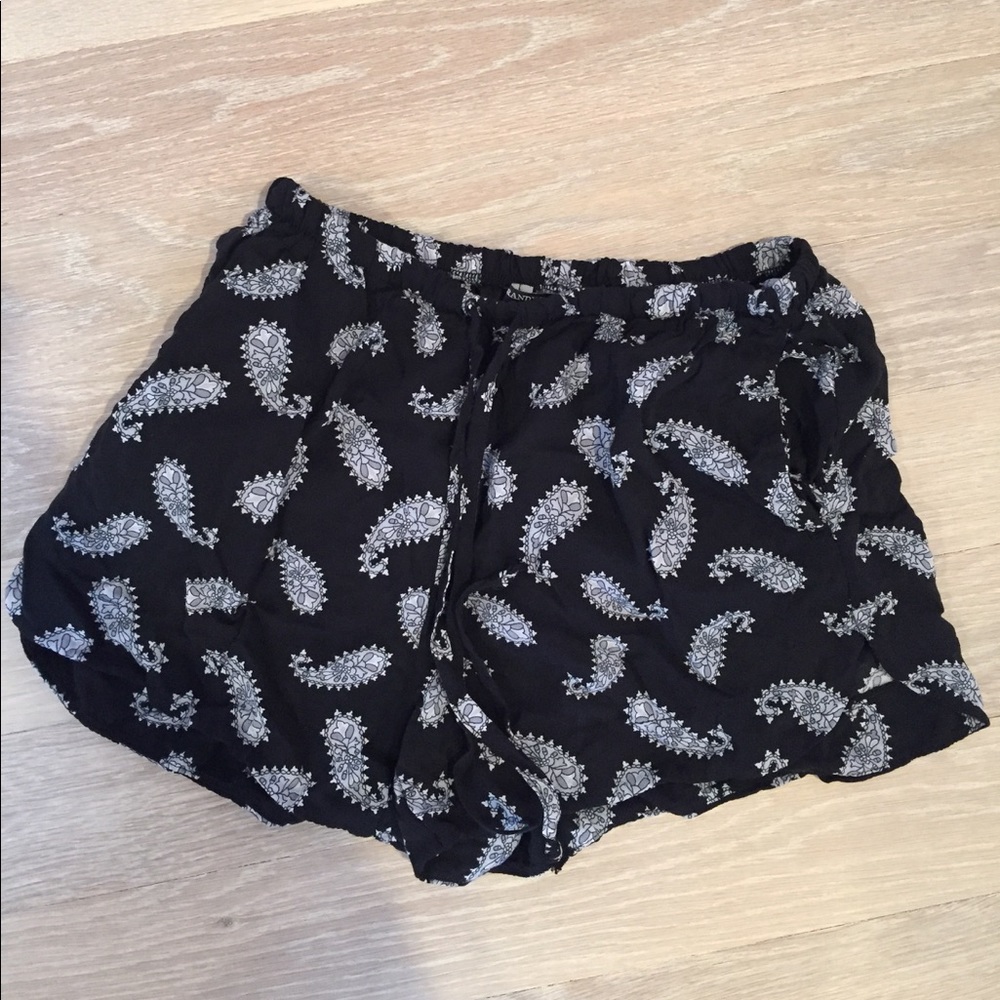 Brandy Melville flowy shorts